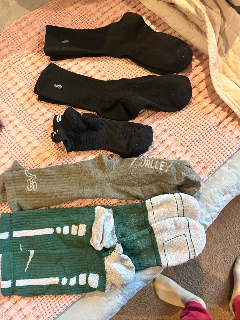 Men's Black and Green Athletic Crew Socks -  5 Pack